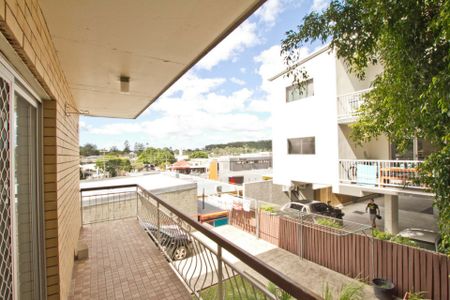 2 BEDROOM UNIT WALKING DISTANCE TO SHOPS ! - Photo 3