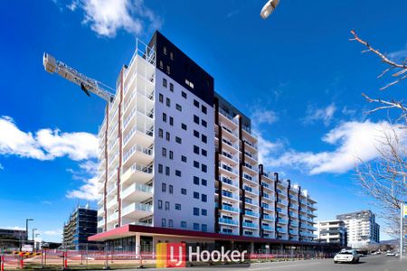 Stylish Greenway Apartment with Balcony and Study Nook - Photo 3