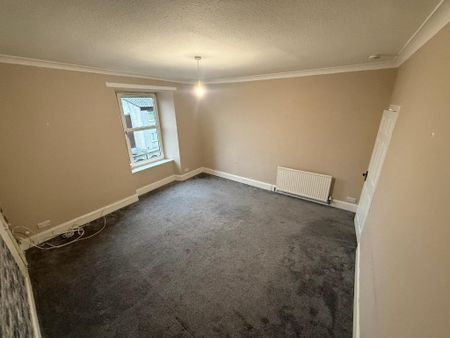 3 bedroom flat to rent - Photo 5