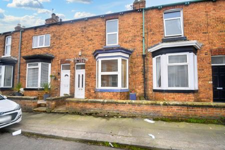 2 bed terraced house to rent in Beaconsfield Street, Scarborough, YO12 - Photo 2