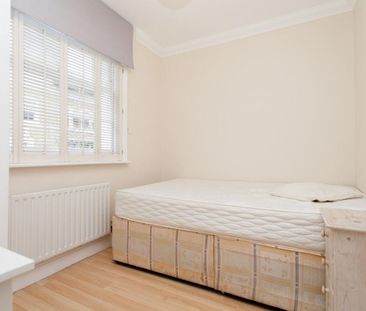 2 bedroom flat in Islington - Photo 1