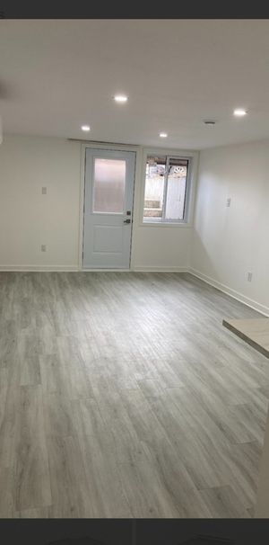 4 1/2 A Louer Proche Hopital Sacre Coeur - Photo 1