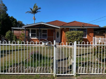 Spacious Home with Swimming Pool - Photo 2