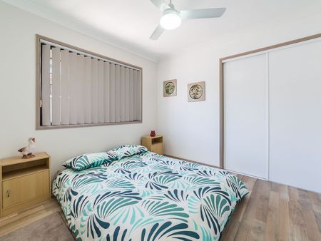 20 Corai Close, Pacific Pines, QLD 4211 - Photo 4