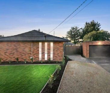 “Stylish Family Home in Prime Location” - Photo 5