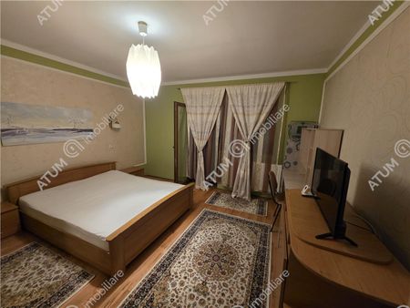 De inchiriat apartament cu 3 camere decomandate 2 balcoane si loc parcare situat in zona Tilisca din Sibiu - Fotografie 5