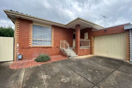 “Spacious 3 Bedroom Unit” - Photo 2