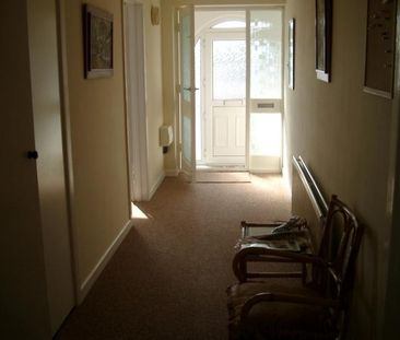 4 bedroom detached house to rent - Photo 2