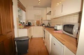 5 Bed - 135 Ash Road, Headingley, Leeds - LS6 3HD - Student - Photo 5