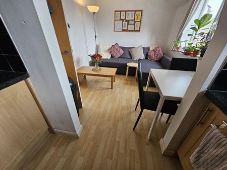 2 bedroom flat to rent - Photo 3