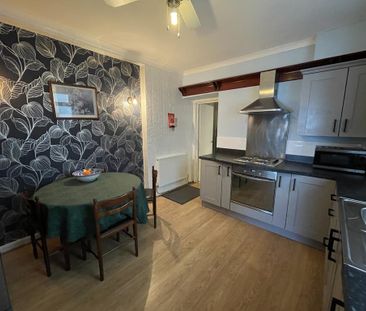 1 bedroom in a house share to rent - Photo 6
