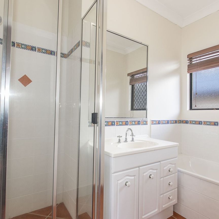 27 Woodlake Avenue, Kirwan - Photo 1
