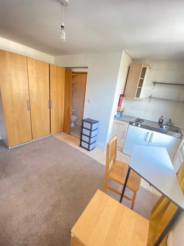 Studio to rent - Photo 4