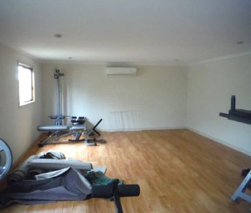 Perfect Home in Perfect Location with Rumpus Room !! - Photo 4