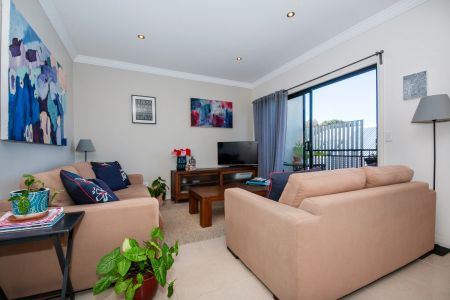 Fully Furnished Coastal Retreat - 6-Month Lease Only! - Photo 2