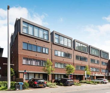 Trinity Place, GU21 - Photo 2