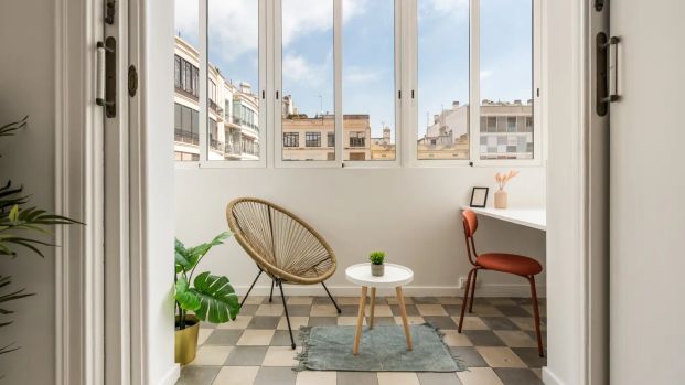 Room in a shared 9-bedroom apartment for rent in la Dreta de l'Eixample, professionals and students only - Photo 1
