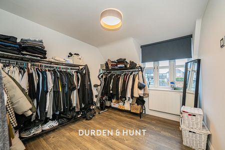 Auction Square, Market Place, Abridge - Photo 4