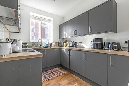 2 bedroom flat to rent - Photo 2