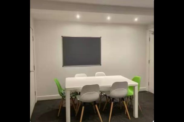 Room in a Shared House, Crescent, M5 - Photo 1