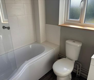 2 bedroom end of terrace house to rent - Photo 3