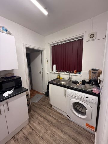 2 Bed Flat, Coventry, CV3 - Photo 3