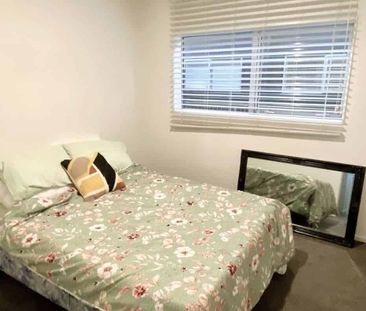 Fully Furnished Modern Inner City Living - Photo 2