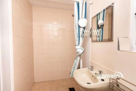 Southlands, Chineham, Basingstoke, Hampshire, RG24 - Photo 2