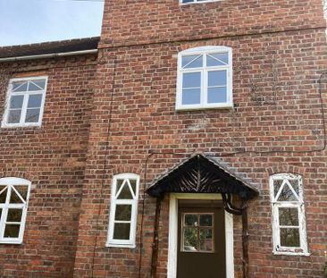 3 bedroom terraced house to rent - Photo 1