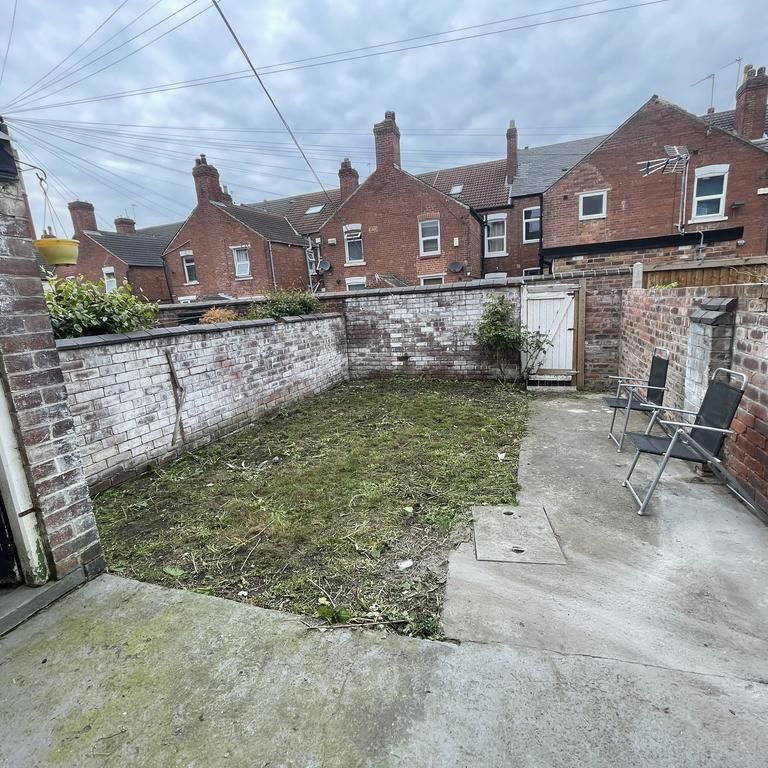 5 bedroom terraced house to rent - Photo 1