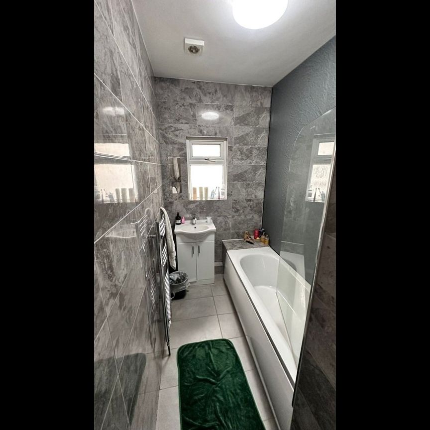 Room in a Shared House, Quadrant Road, CR7 - Photo 1