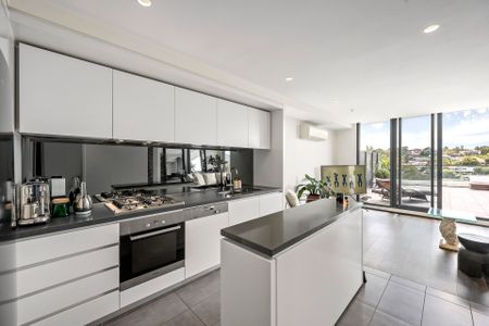 FULLY FURNISHED: Exclusive Eden On The Yarra - Photo 5
