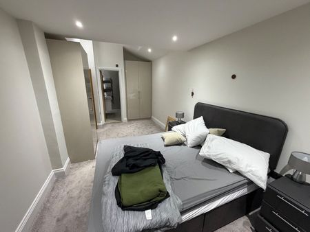 3 Bed Flat, London, W5 - Photo 3