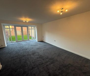 4 bedroom semi-detached house to rent - Photo 2