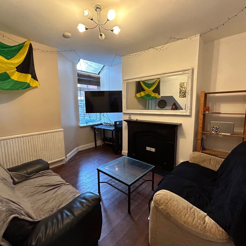 4 Bed Terraced House, Moseley Road, M14 - Photo 1