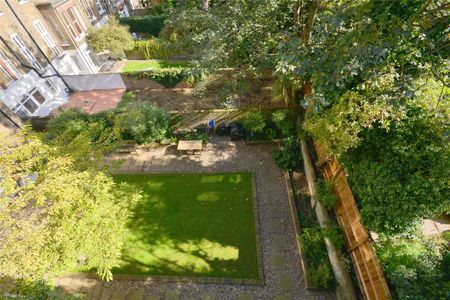 A beautifully presented two bedroom apartment to rent which has access to communal gardens. - Photo 3