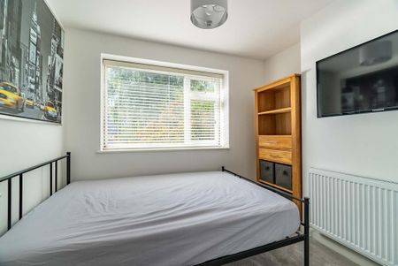 3 bedroom end of terrace house to rent - Photo 4