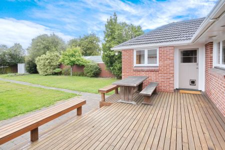 Charming 3-Bedroom Family Home in Bishopdale - Fully Fenced with Single Garage - Photo 2