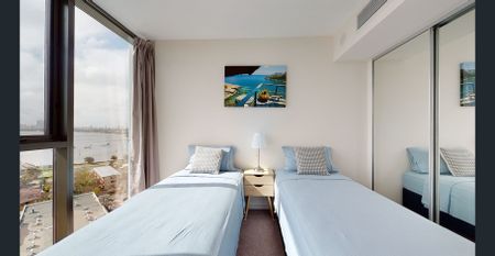 Elegant Riverside Retreat - Photo 2