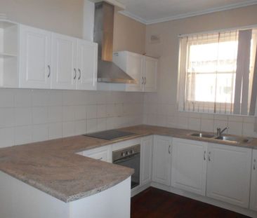 Charming 3-bedroom Home - Photo 3