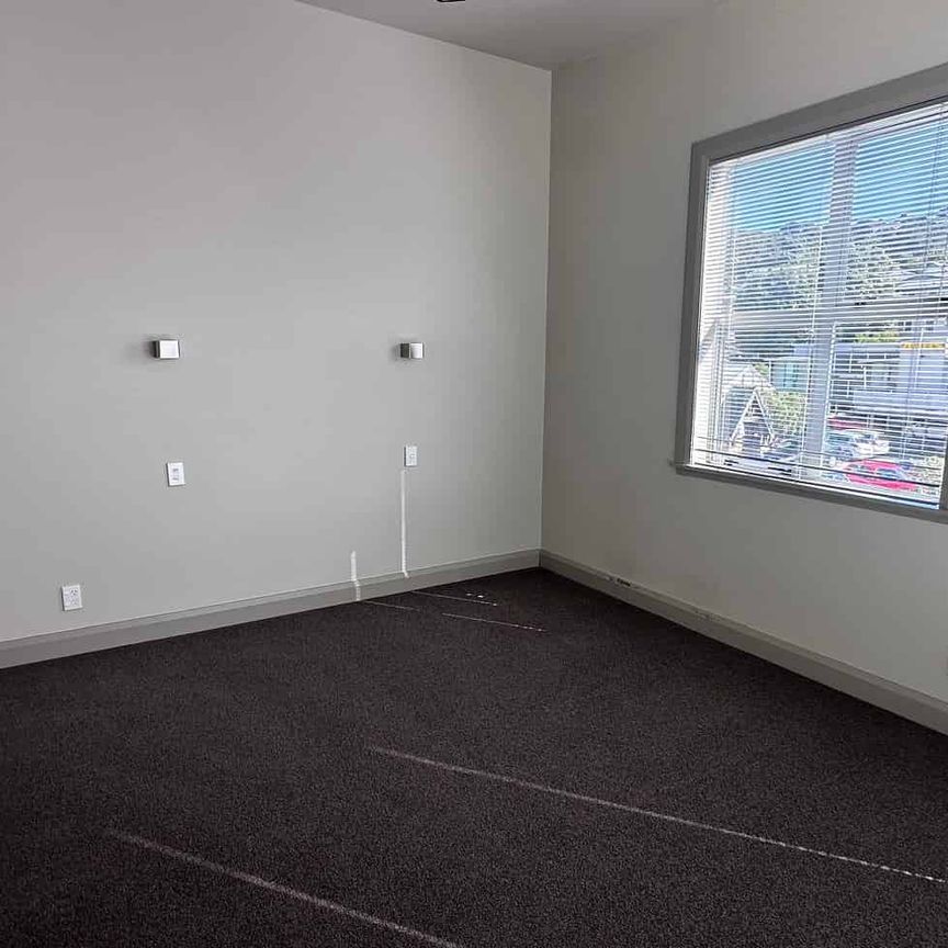 2BR Apartment In Newtown - Photo 1