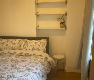 2 Bed Flat, Auriol Road, W14 - Photo 2