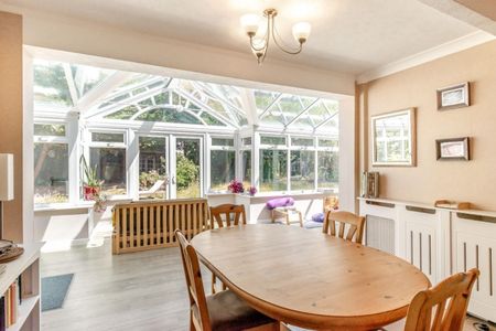 5 bedroom House To Let - Photo 3