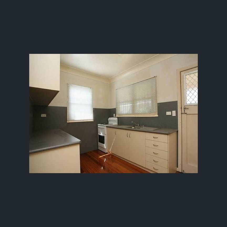 Low maintenance 2 bedroom beauty in Newtown - Photo 1