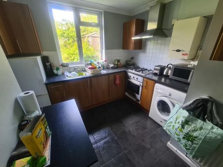 4 bedroom semi-detached house to rent - Photo 3