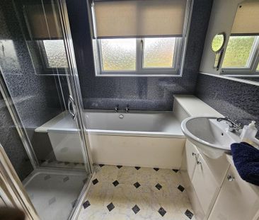 4 bedroom detached house to rent - Photo 2