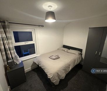 1 bedroom in a house share to rent - Photo 3