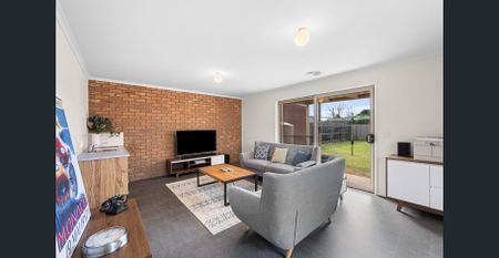 Meticulously renovated family haven - Photo 5