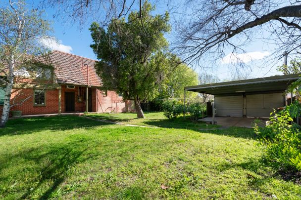 Character Bungalow in Prestigious Heathpool Locale - Photo 1
