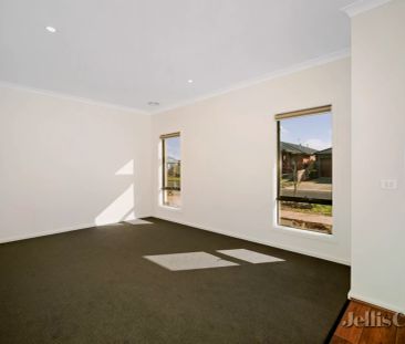 4 Bed, 2 Bath - Photo 2